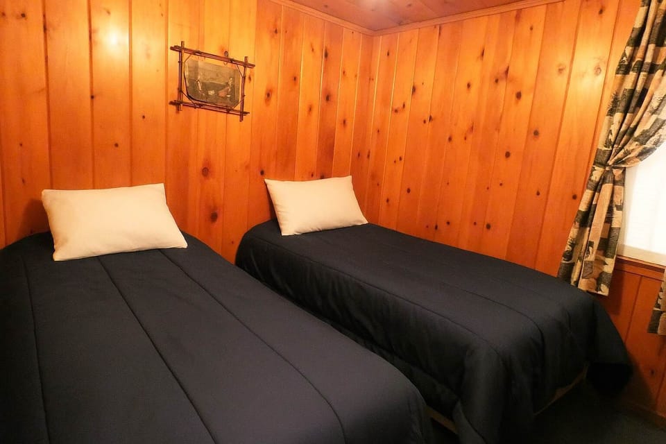 Old Stoney's Musky - Pet Friendly Cabin in Wisconsin