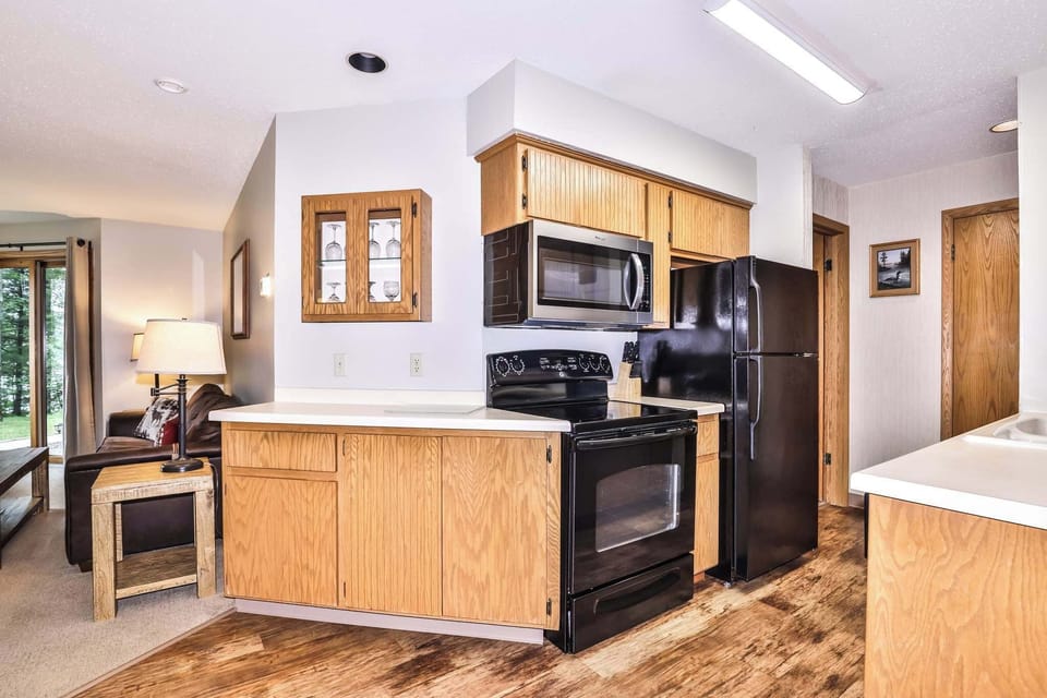 Condo, 1 King Bed with Sofa bed, Fireplace, Garden View (Pointe Unit 101) | Private kitchen