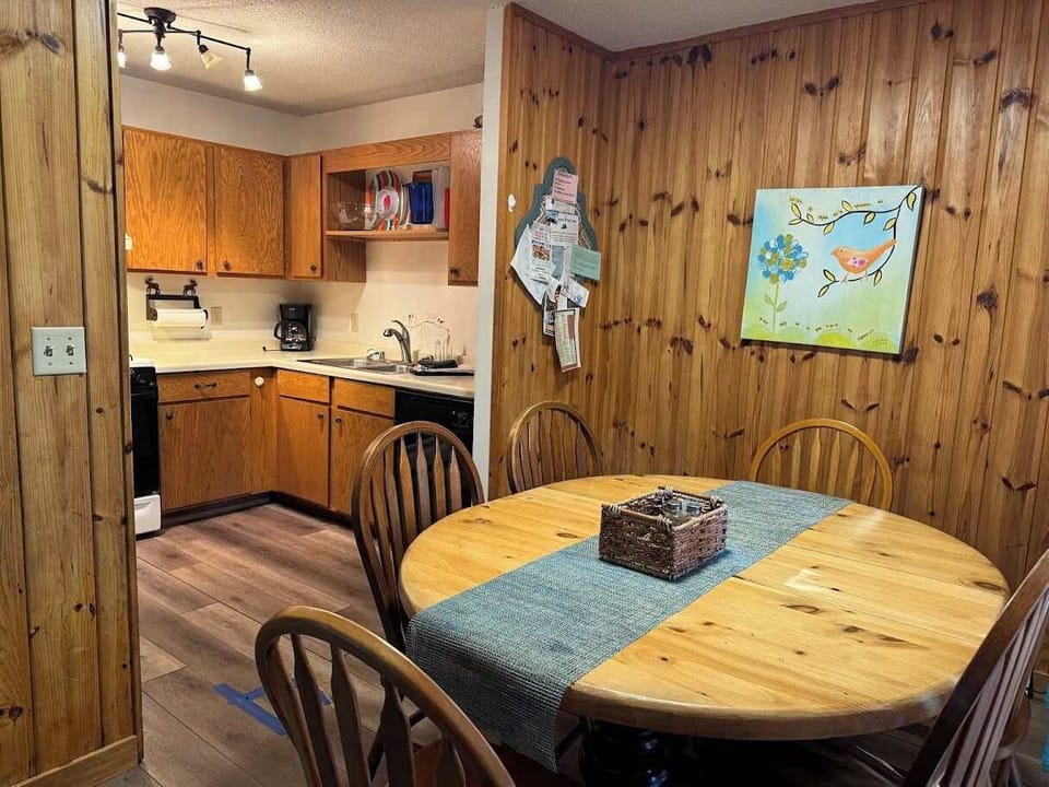 Condo, Multiple Beds, Patio (Minocqua Shores #7) | Private kitchen