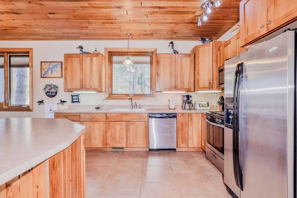 House, Multiple Beds, Patio (Shoreview Lake House) | Private kitchen