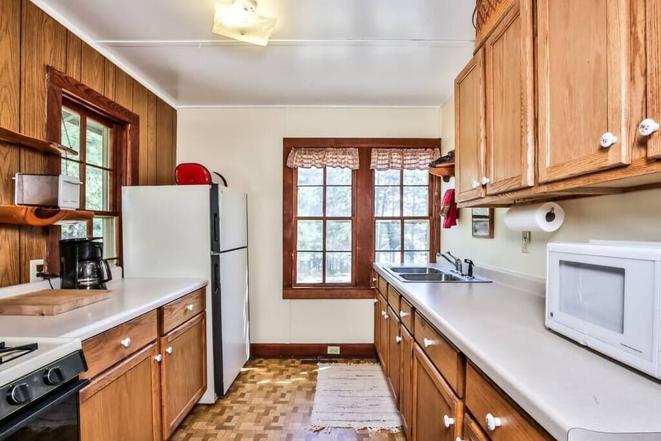 House, Multiple Beds, Fireplace (Hearthwood Beach HS) | Private kitchen