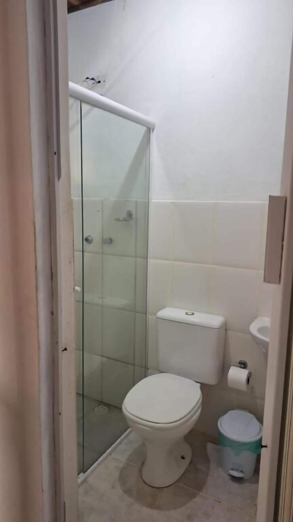 Shower, towels, toilet paper