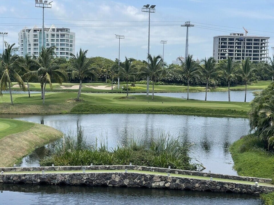 Lakes Course