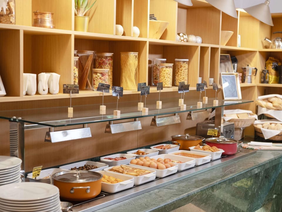 Daily buffet breakfast for a fee