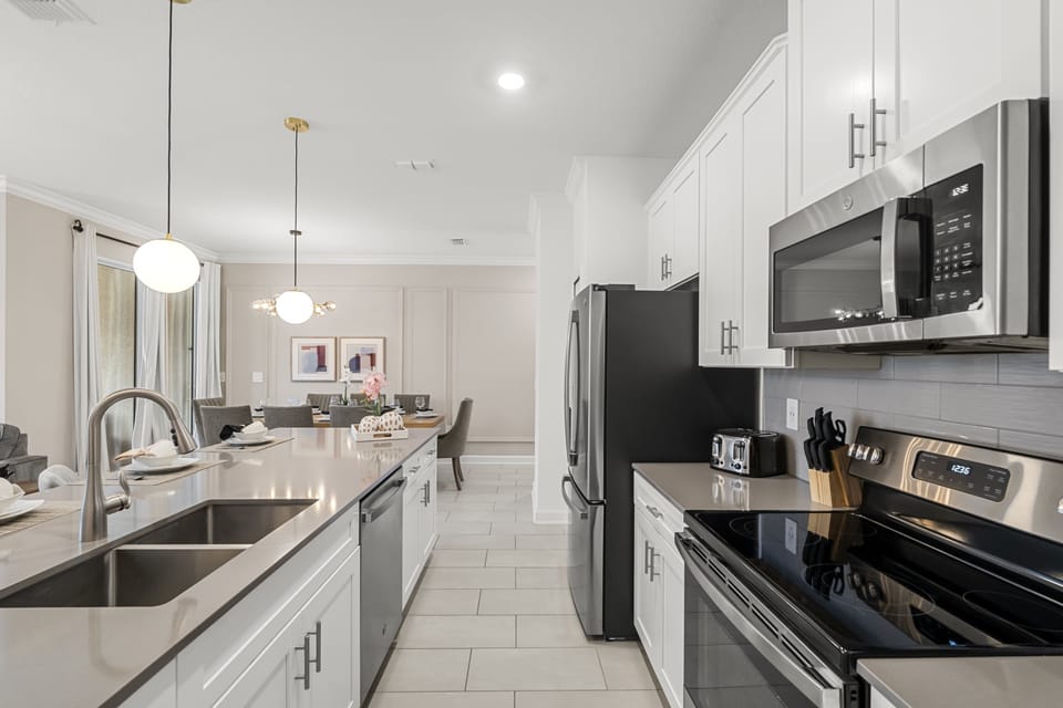 Full equipped kitchen. 