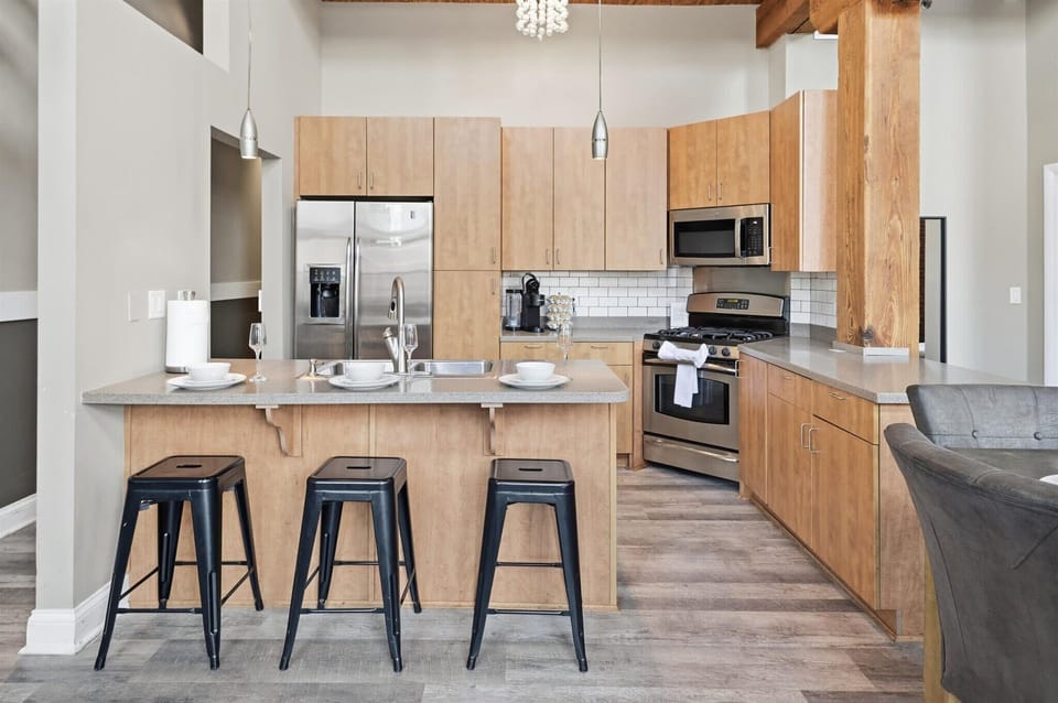 Kitchen and Breakfast Bar 4A