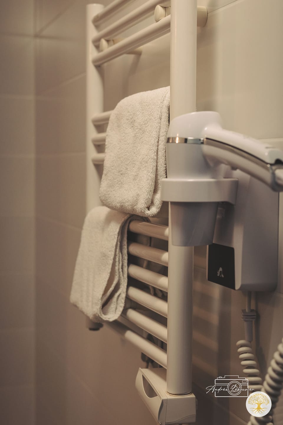 Classic Room, Garden View | Bathroom | Shower, hair dryer, soap, shampoo