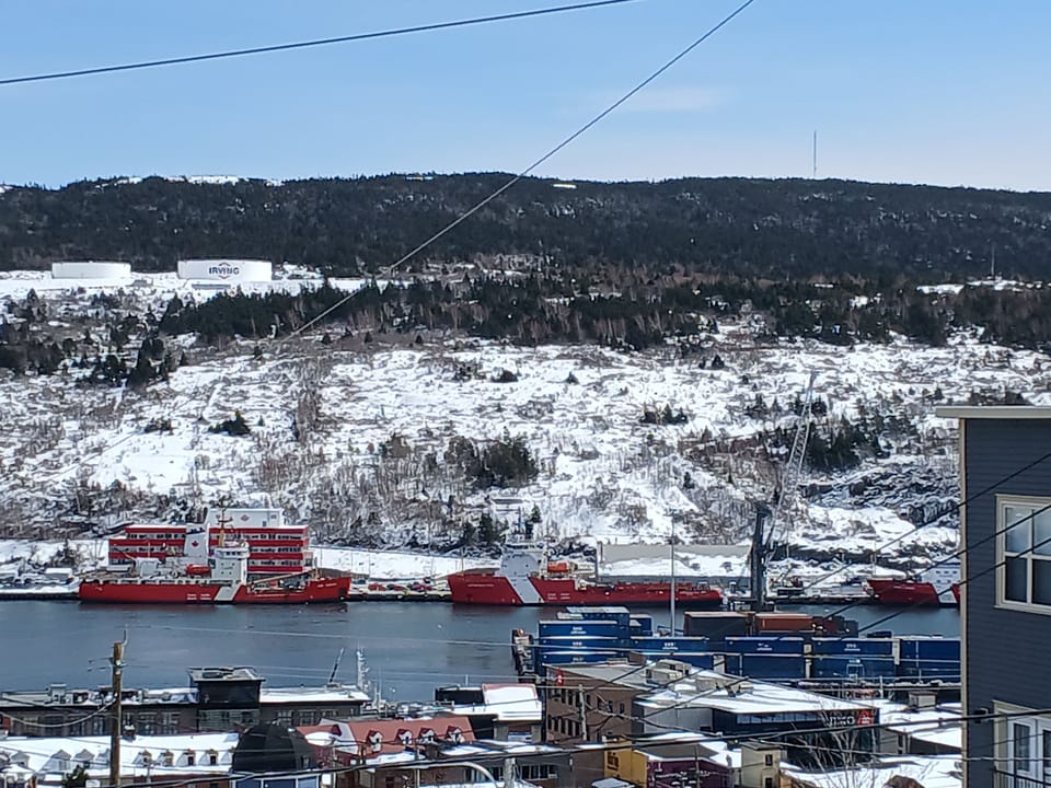 Stunning clear shot of harbour and Southside Hills