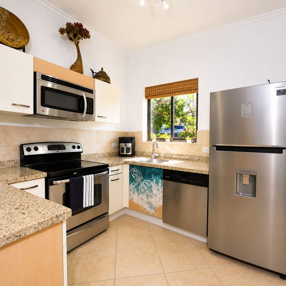 Family Townhome, 2 Bedrooms, Kitchen, Resort View | Private kitchen | Full-size fridge, microwave, oven, stovetop