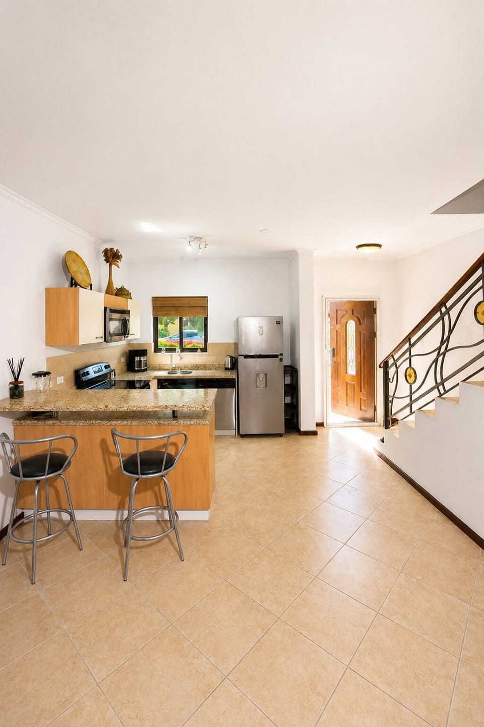 Family Townhome, 2 Bedrooms, Kitchen, Resort View | Private kitchen | Full-size fridge, microwave, oven, stovetop