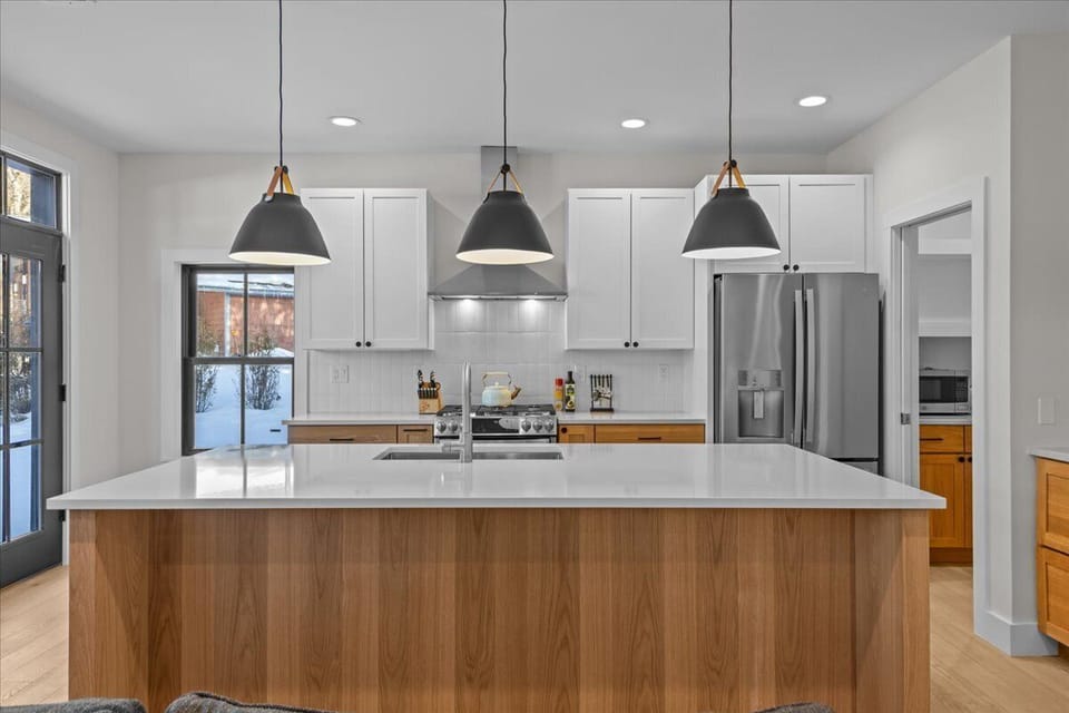 Brand-New, Modern Stowe Home  - Prime Location! (7016)