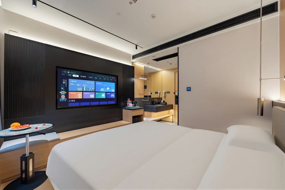 Basic Double Room, City View | Soundproofing, iron/ironing board, WiFi (free)