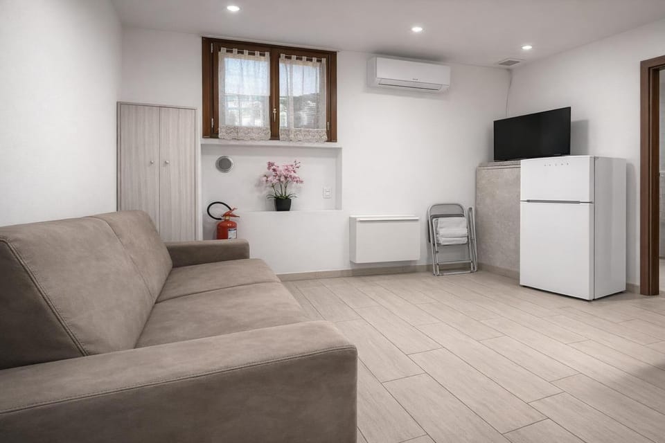 Family Studio, Air conditioning, Sea Facing (Vespucci Studio - Next to the Sea) | Living area | Smart TV
