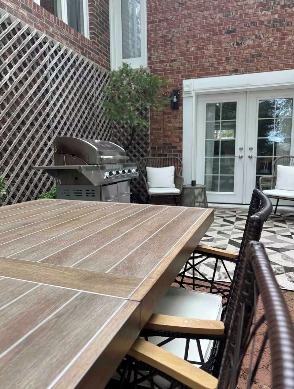 Outdoor dining