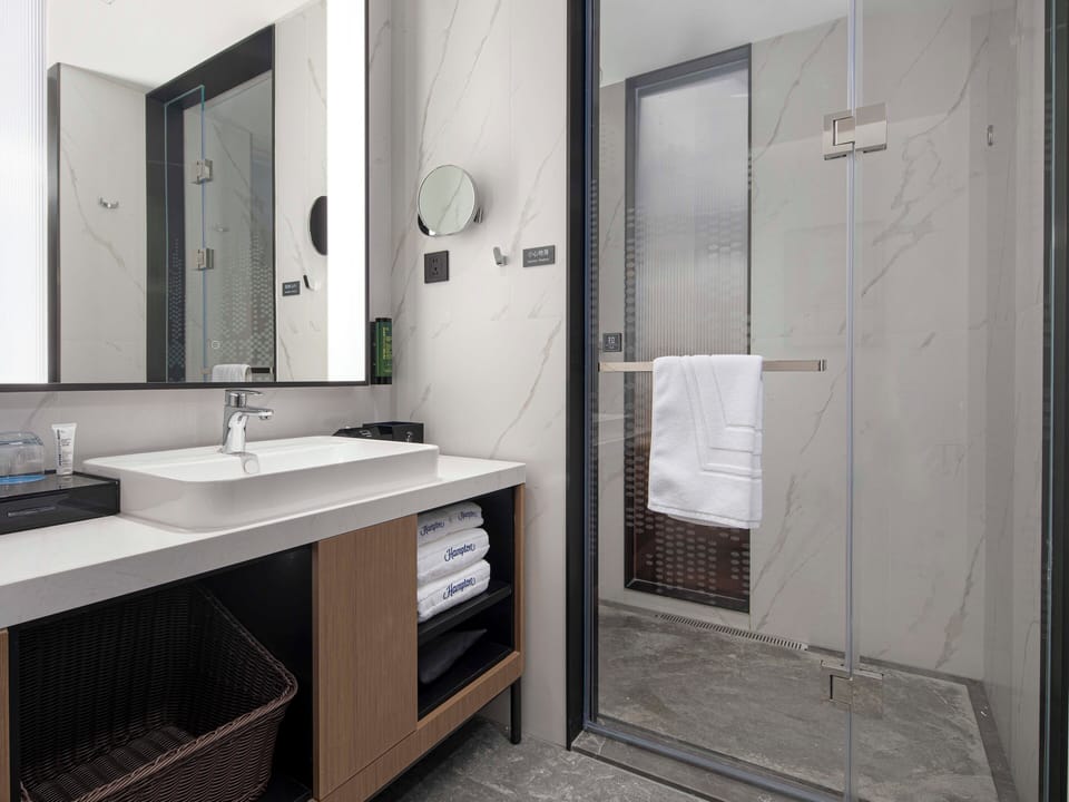 Standard Double or Twin Room, City View | Bathroom | Shower, hair dryer, towels, shampoo