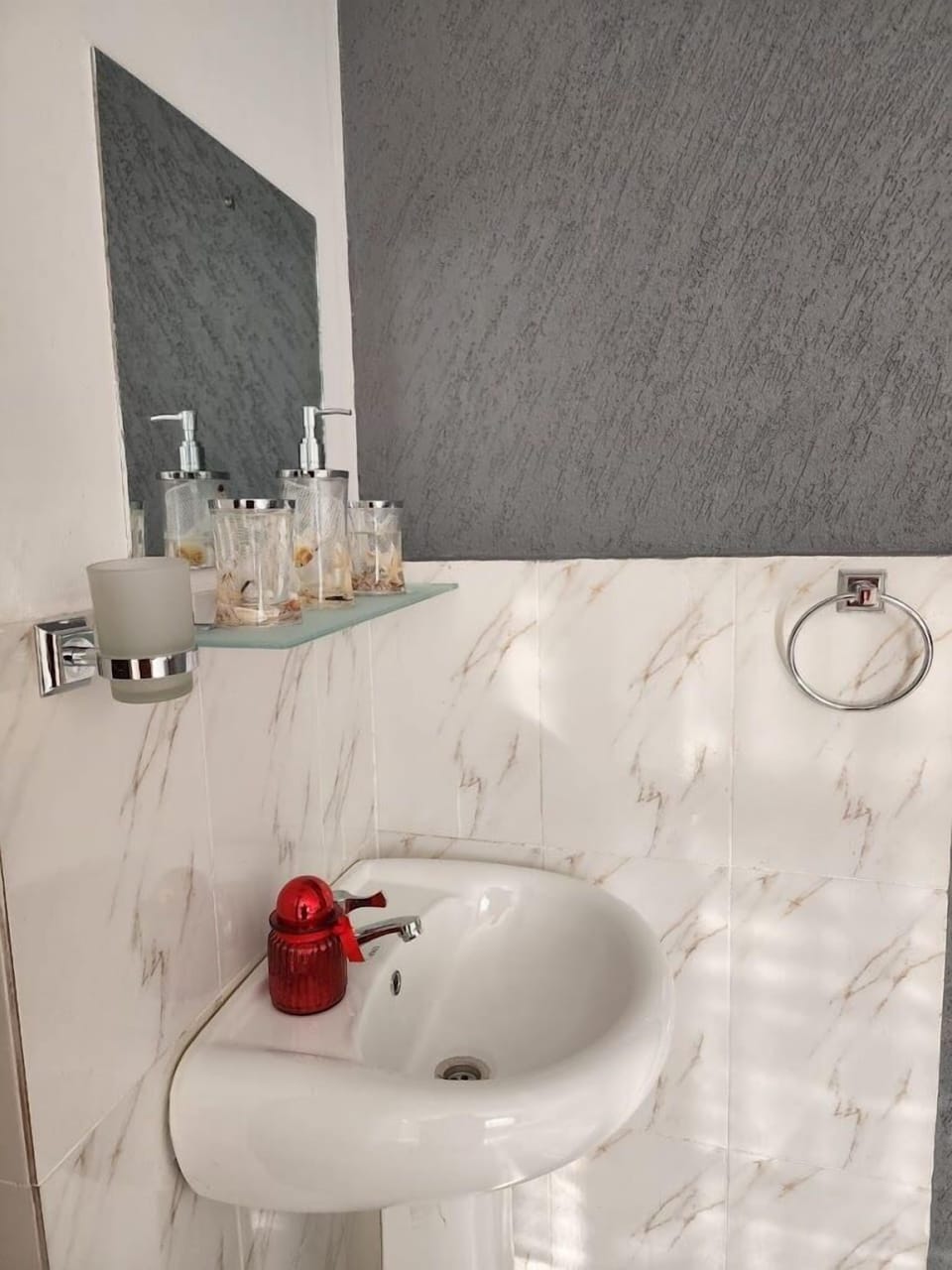 Deluxe Single Room | Bathroom | Shower, free toiletries, slippers, towels