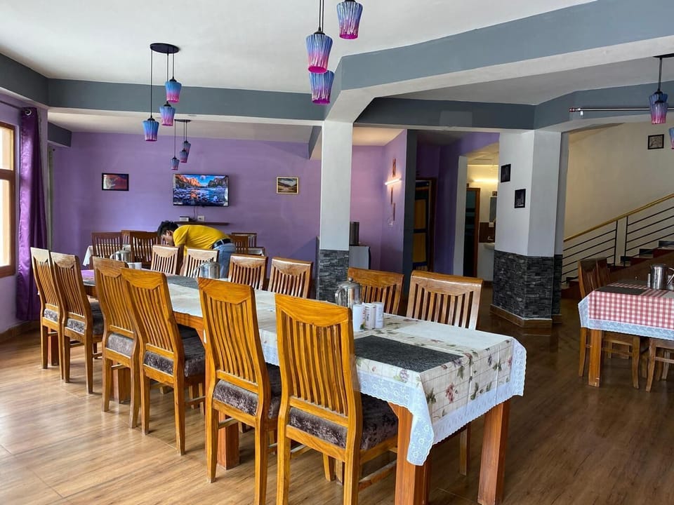 Deluxe Double Room, Balcony, Mountain View | Dining