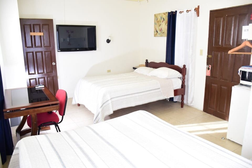 Family Double Room | Desk, free WiFi