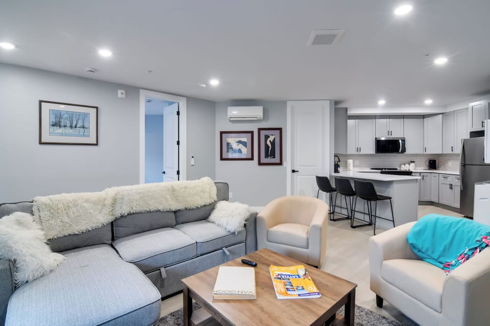 Living Room | Sleeper Sofa | Smart TV | Free WiFi