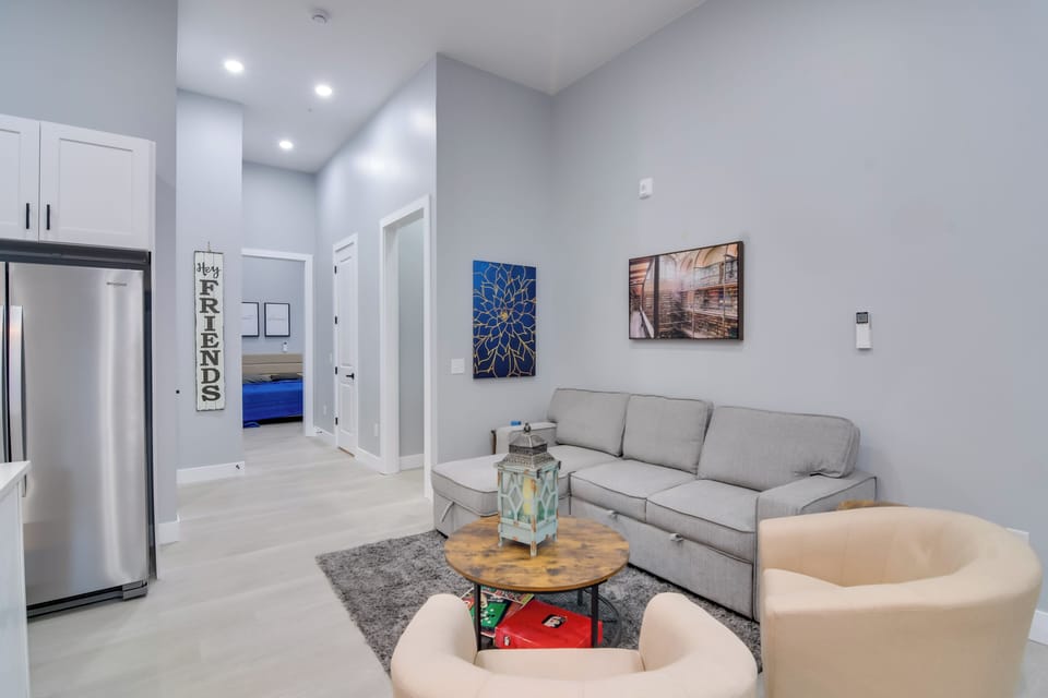 Living Room | Sleeper Sofa | Smart TV | Free WiFi