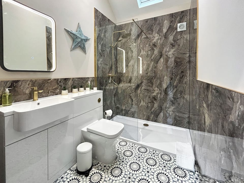Bathroom | The Cartshed - Honies Farm Barns, East Stoke, near Newark