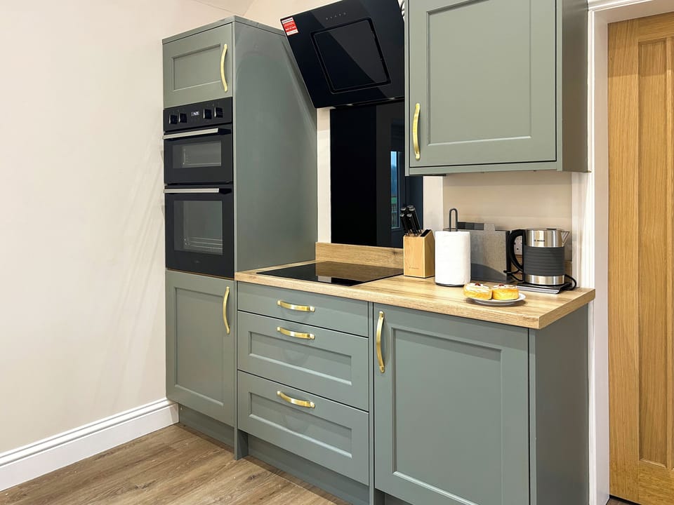 Kitchen | The Cartshed - Honies Farm Barns, East Stoke, near Newark