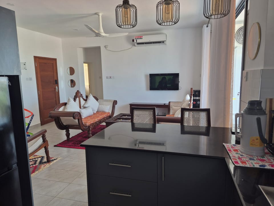 Apartment, 2 Bedrooms, Accessible, Balcony | Living room