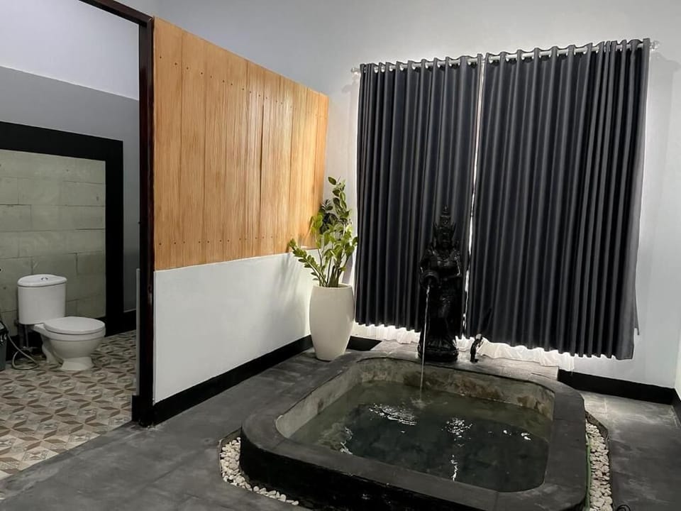 Luxury Double Room | Bathroom | Shower, towels, soap, shampoo