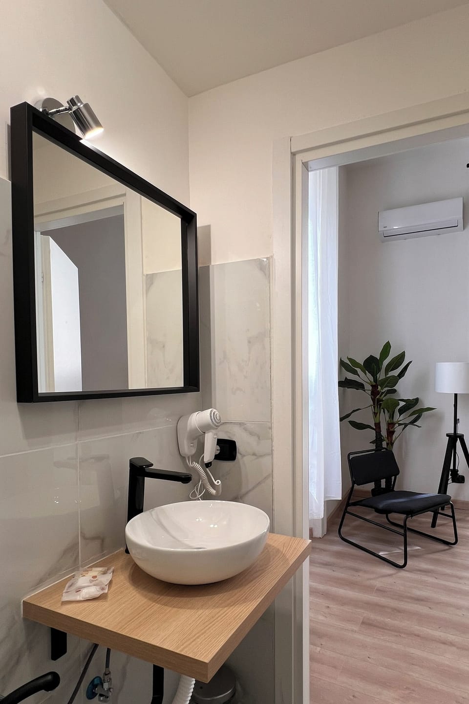 Basic Quadruple Room | Bathroom | Shower, free toiletries, hair dryer, towels