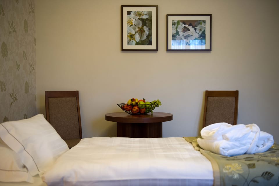 1 bedroom, hypo-allergenic bedding, minibar, in-room safe