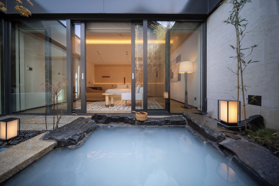 Traditional Double Room, 1 Bedroom, Pets Not Allowed, Courtyard View | Premium bedding, down comforters, minibar (some free items)