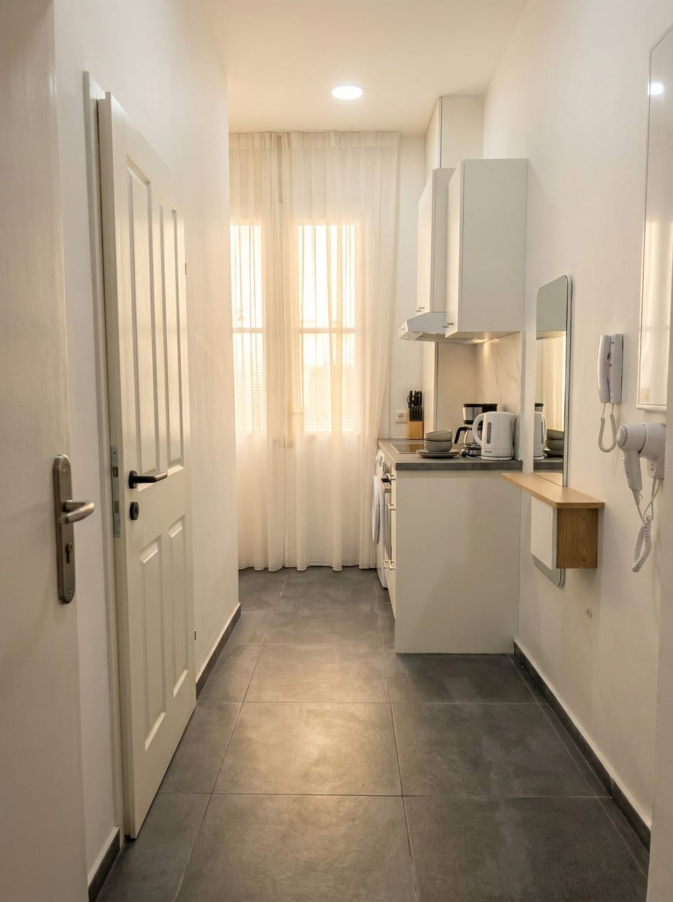 Basic Apartment | Private kitchen | Fridge, oven, stovetop, cookware/dishes/utensils