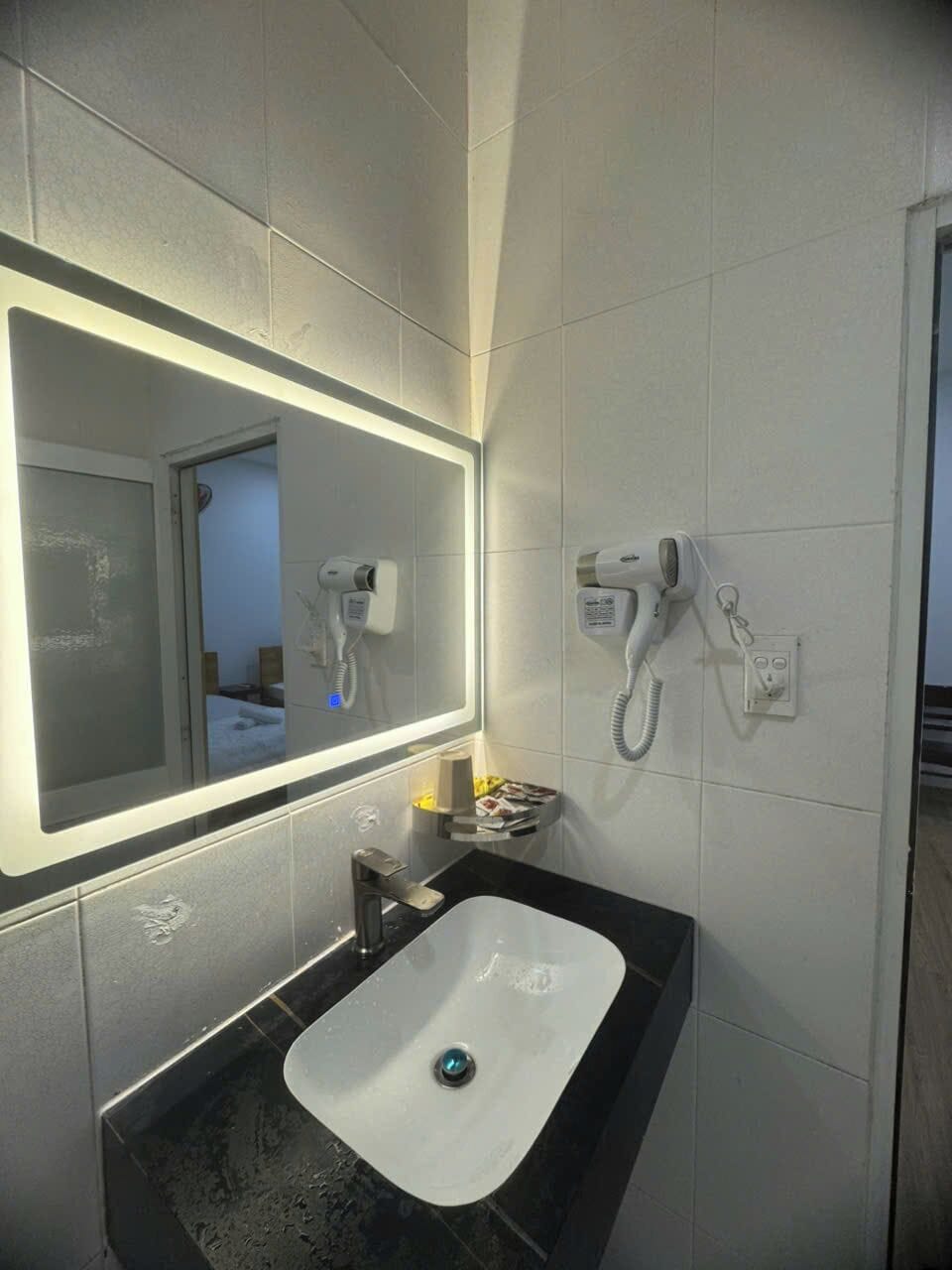 Superior Room, Balcony, City View | Bathroom | Shower, hydromassage showerhead, designer toiletries, hair dryer