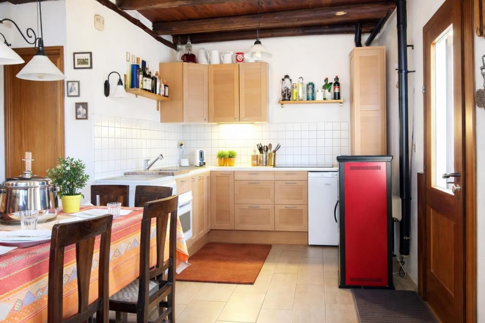 Family Chalet, 3 Bedrooms, Balcony, Mountainside (Ca Brunella 2 Lake Maggiore View) | Private kitchen