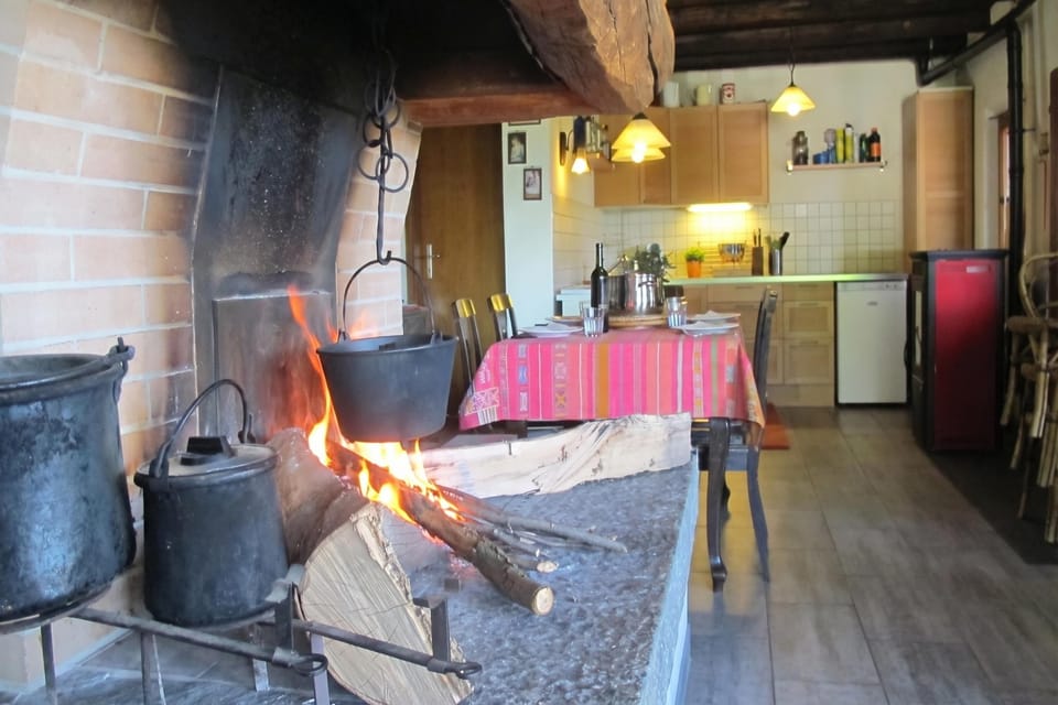 Family Chalet, 1 Bedroom, Balcony, Mountainside (Ca Brunella 1) | Dining