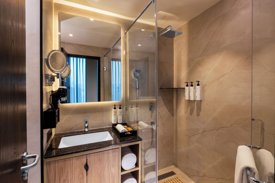 Marvelous Room - Guest King - City View | In-room safe, desk, laptop workspace, iron/ironing board