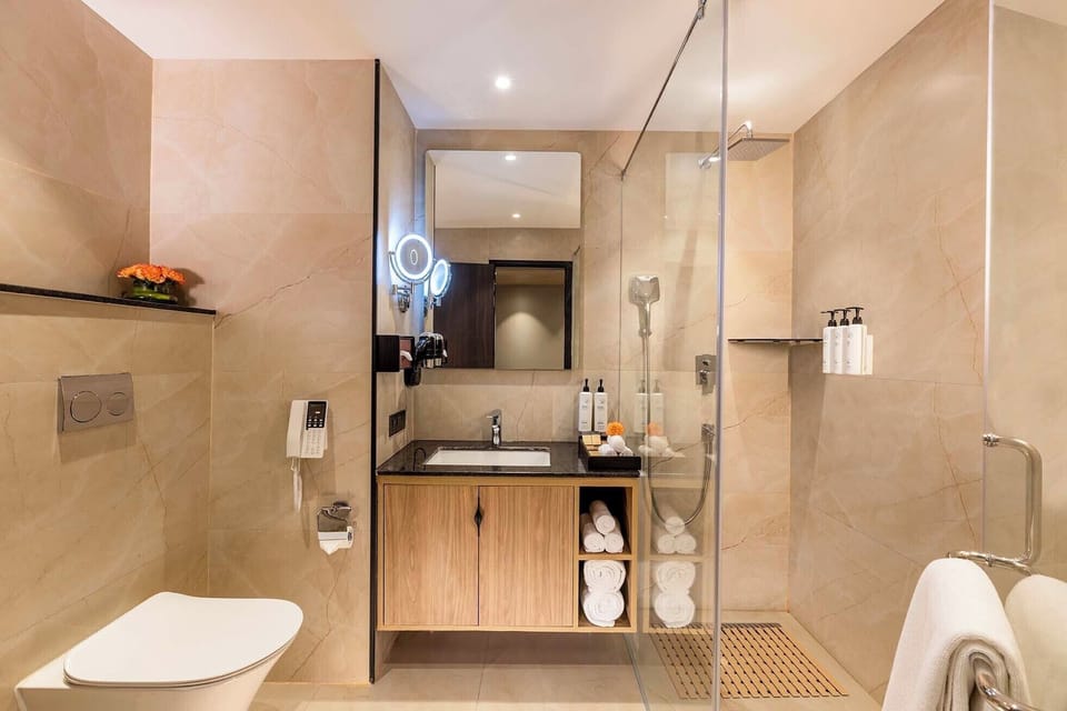 WoW Suite - Guest King - City View | In-room safe, desk, laptop workspace, iron/ironing board