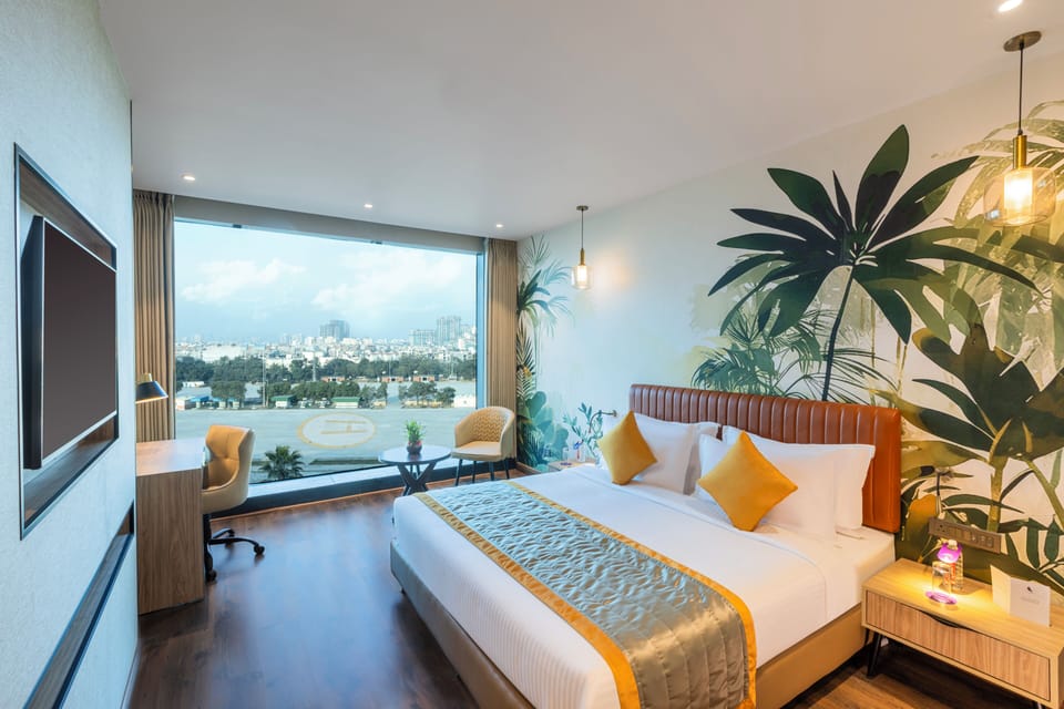 Wonderful Room - Guest King - City View | In-room safe, desk, laptop workspace, iron/ironing board