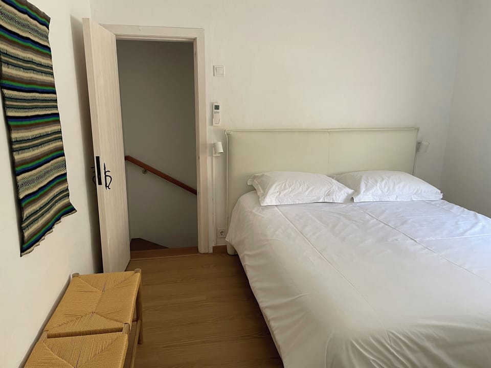 House, 1 Queen Bed, Patio | Premium bedding, iron/ironing board, travel crib, free WiFi