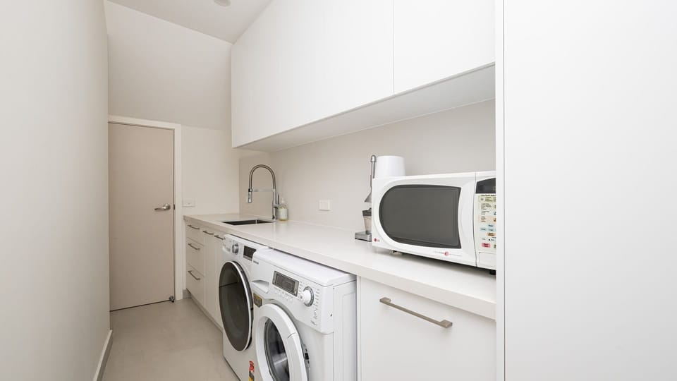 Laundry with washing machine and dryer 