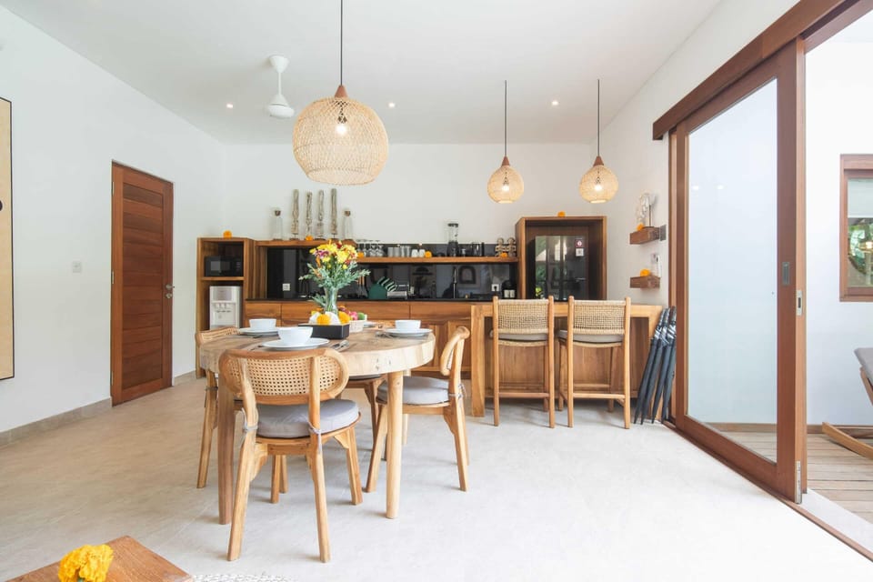 Basic Villa | Dining