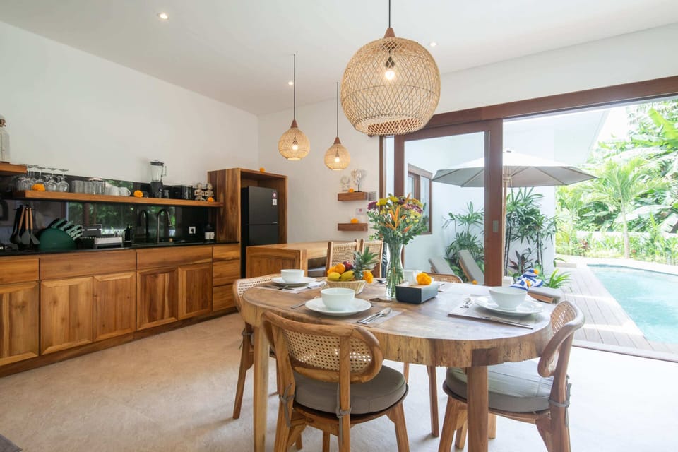 Basic Villa | Dining