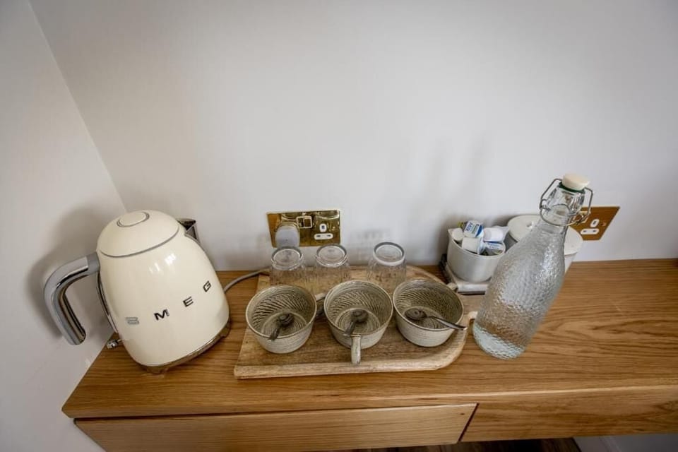 Classic Triple Room, Sea View | Coffee and/or coffee maker