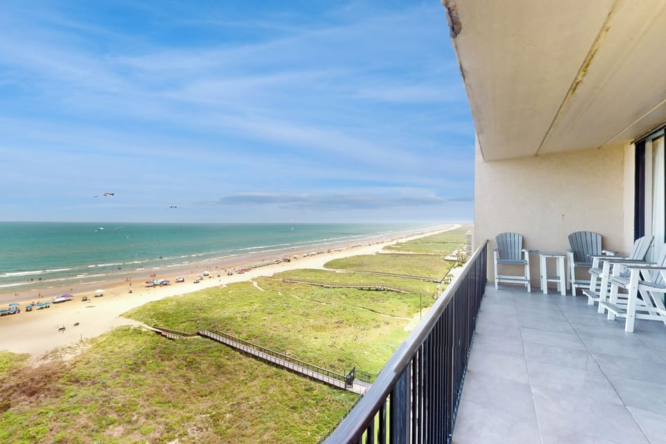 Apartment (3 Bedrooms) | Front of property