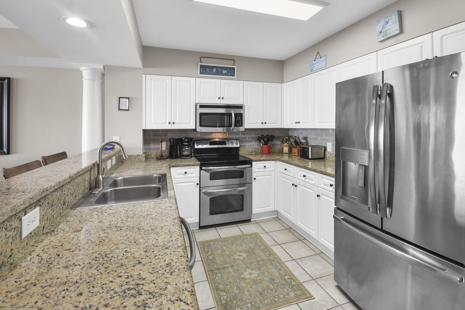 Condo, 4 Bedrooms | Private kitchen | Coffee/tea maker, fridge, oven, toaster