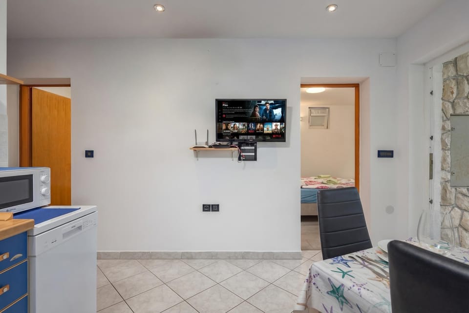 Family Apartment, 2 Bedrooms, Balcony (Seaview Apartment With Jacuzzi Ivano) | Interior