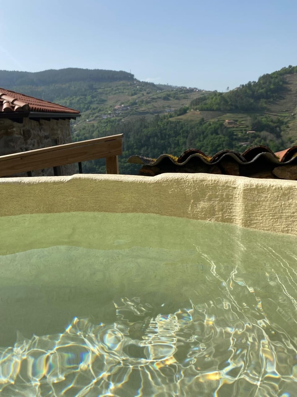 Outdoor spa tub