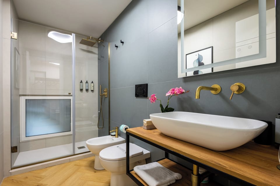 Deluxe Double Room, Private Bathroom | Bathroom | Bidet