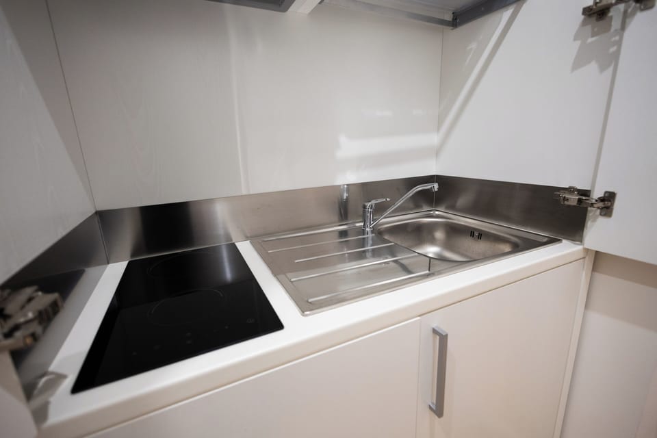 Microwave, espresso maker, coffee/tea maker, electric kettle