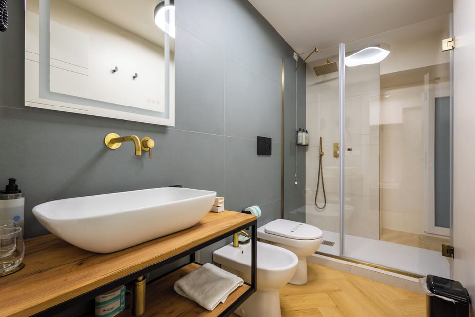 Deluxe Double Room, Private Bathroom | Bathroom | Bidet